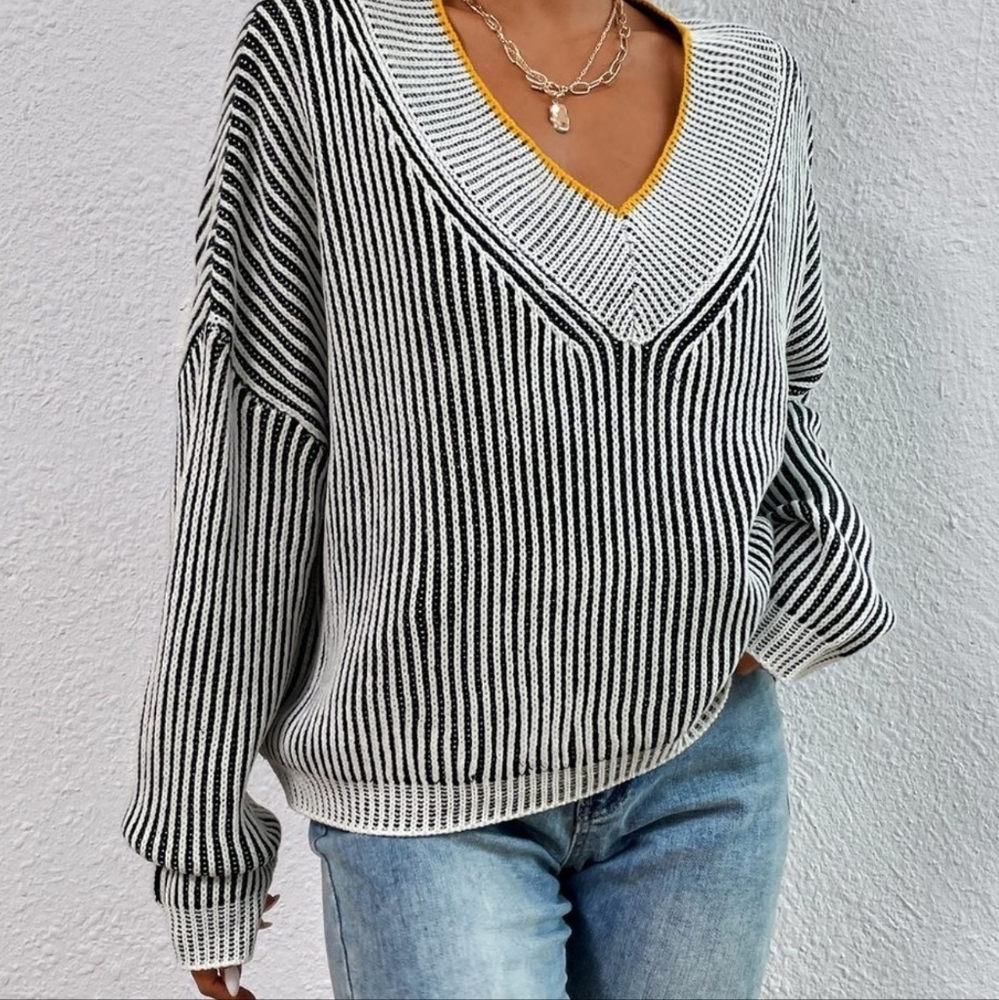 Black & White Casual Womens Vertical Stripe Pattern Drop Shoulder Sweater - Picture 4 of 5